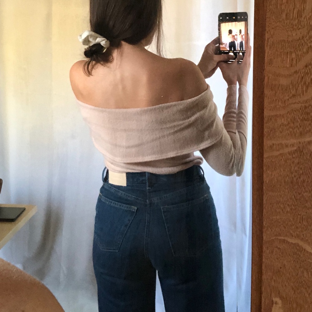 Vintage Off the Shoulder Sweater 💕